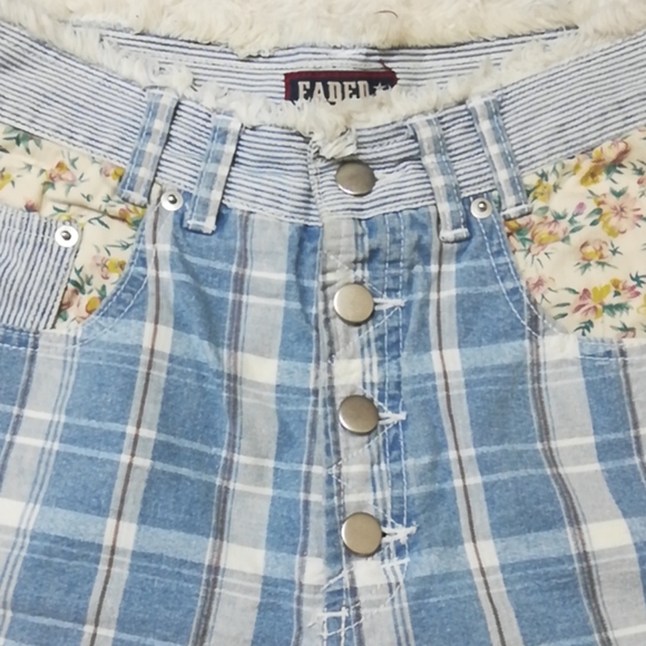 One Of A Kind Vintage Button Up Highwaisted Shorts - Picture 5 of 8